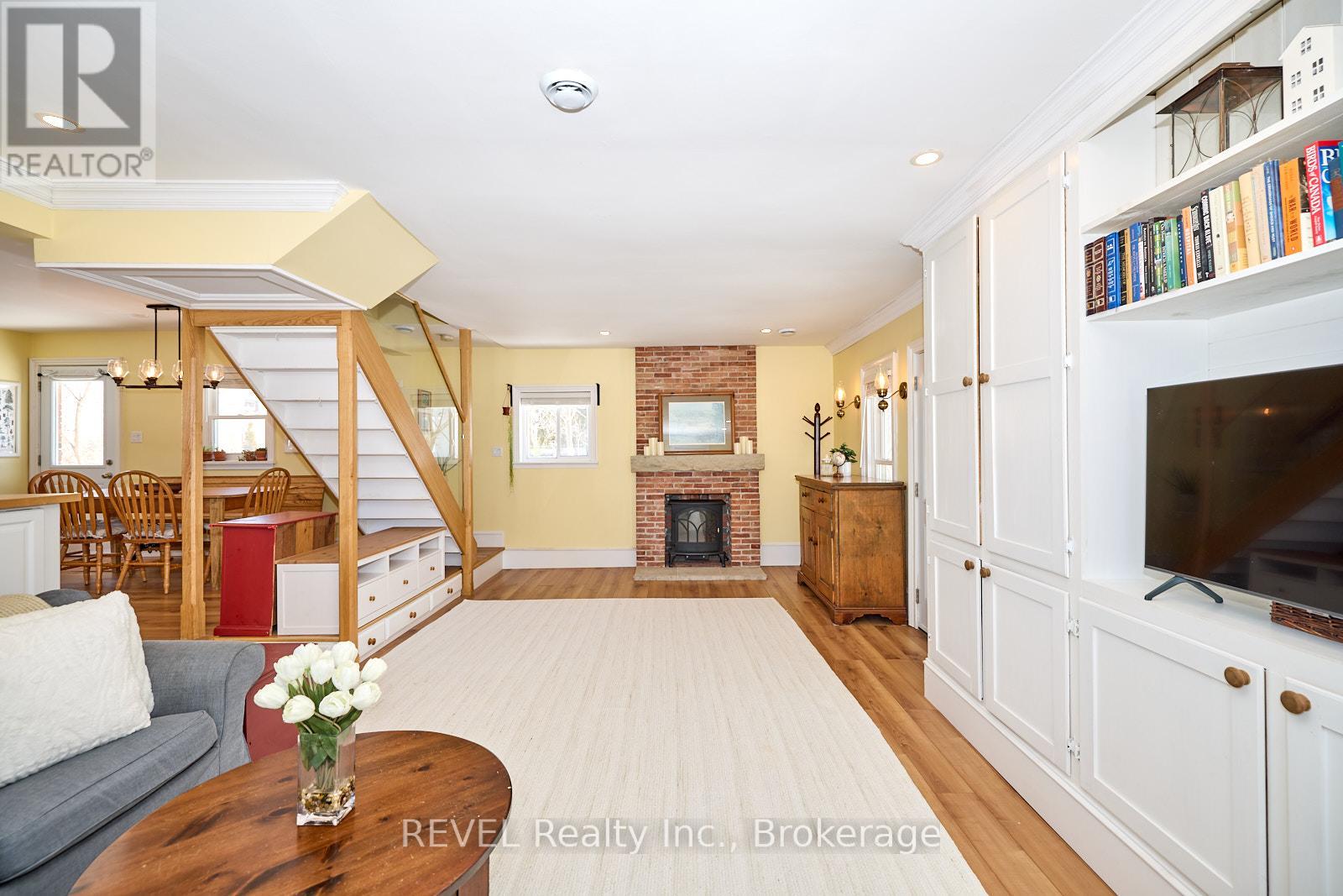 Photo 13 of 1819 Balfour Street, Pelham ON