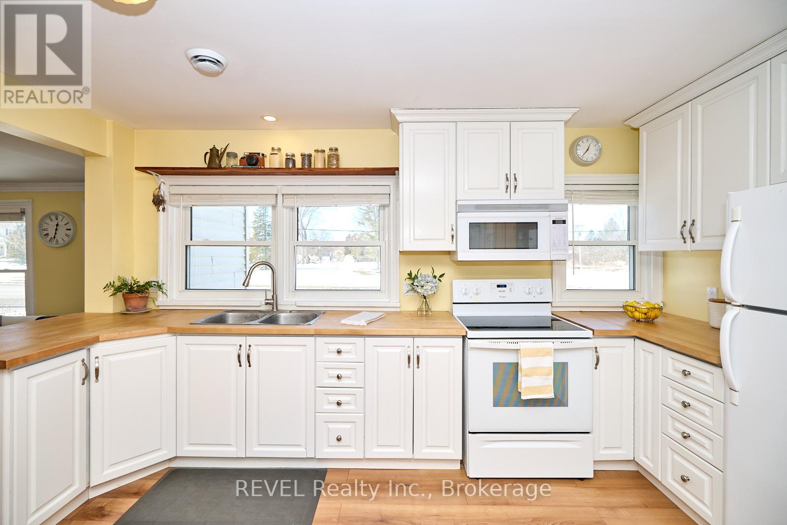 Photo 16 of 1819 Balfour Street, Pelham ON