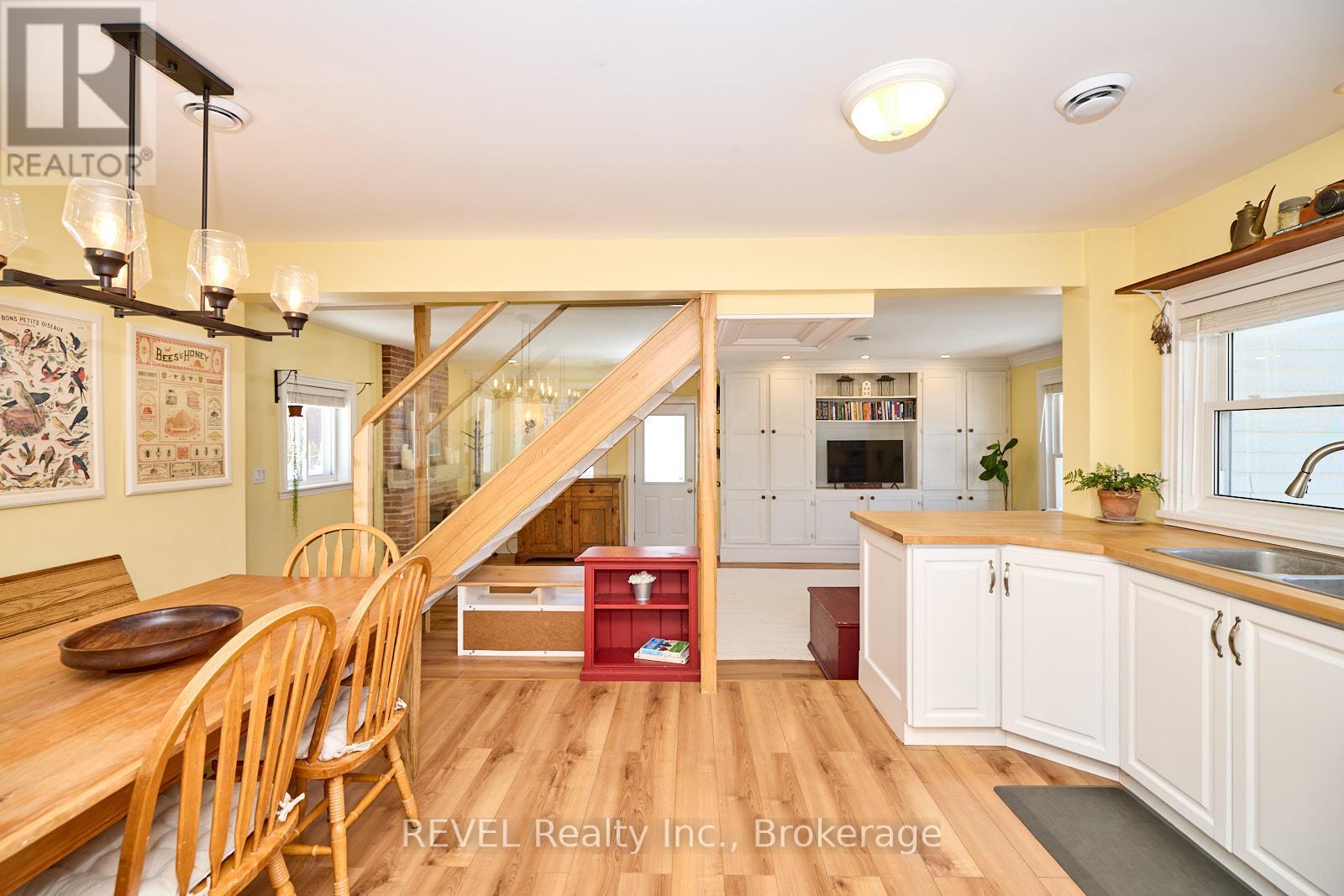 Photo 17 of 1819 Balfour Street, Pelham ON