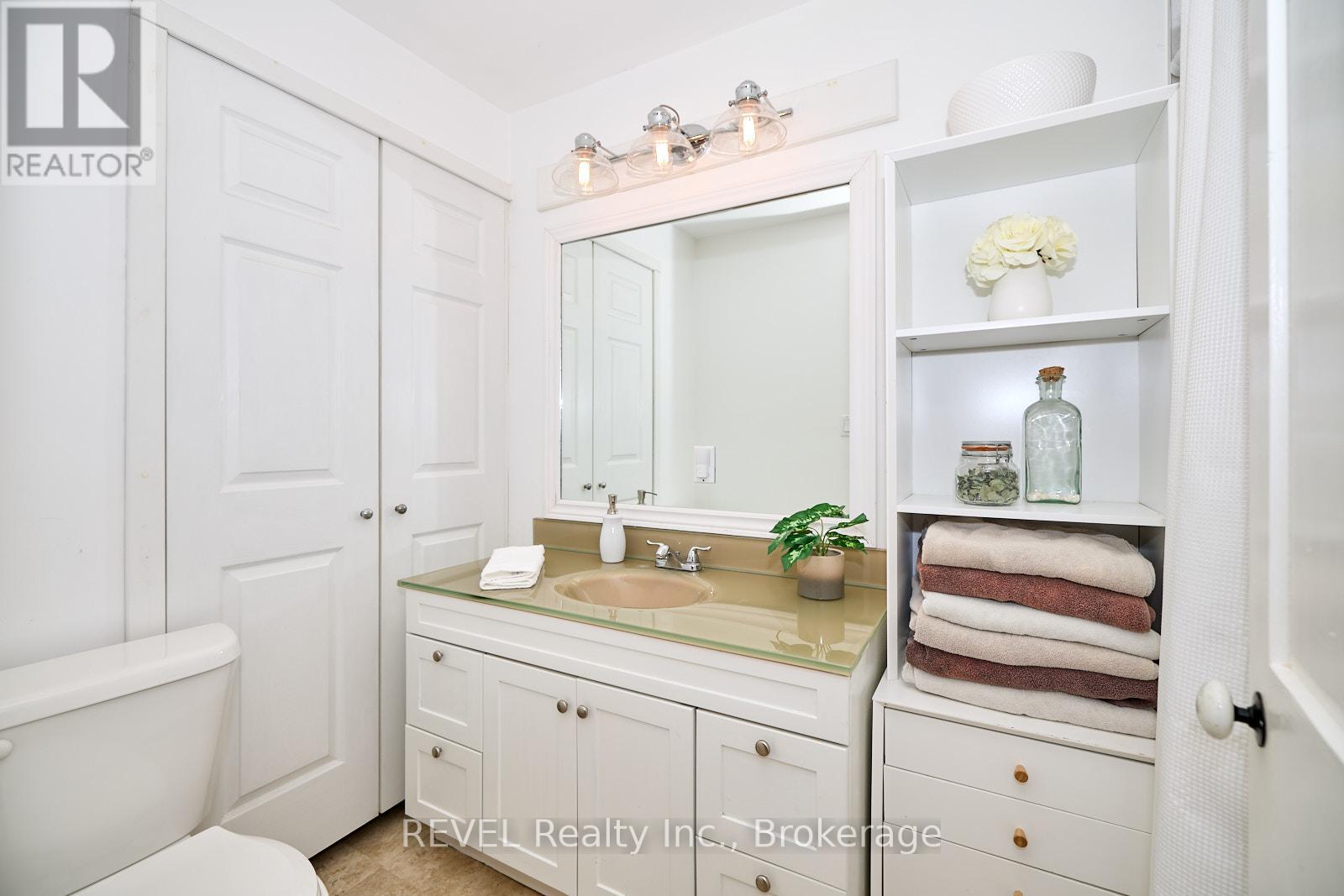 Photo 19 of 1819 Balfour Street, Pelham ON