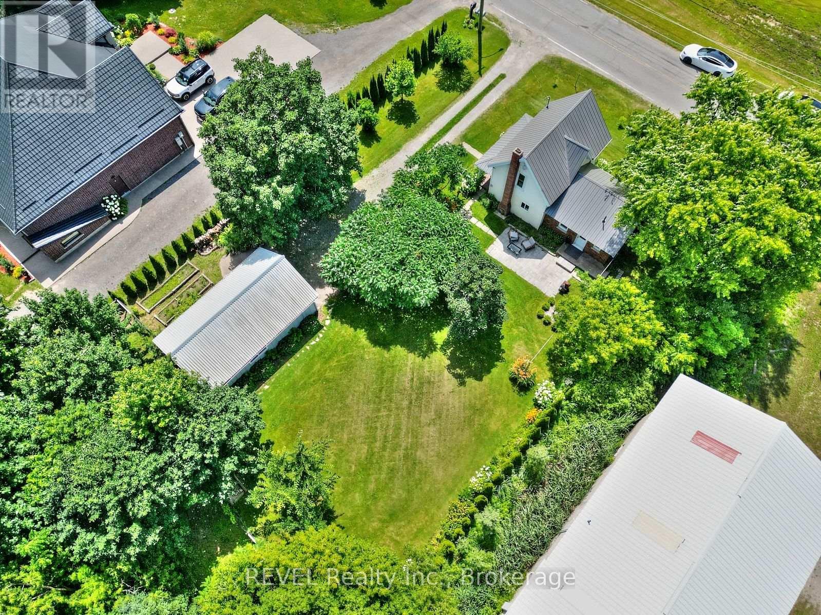 Photo 2 of 1819 Balfour Street, Pelham ON