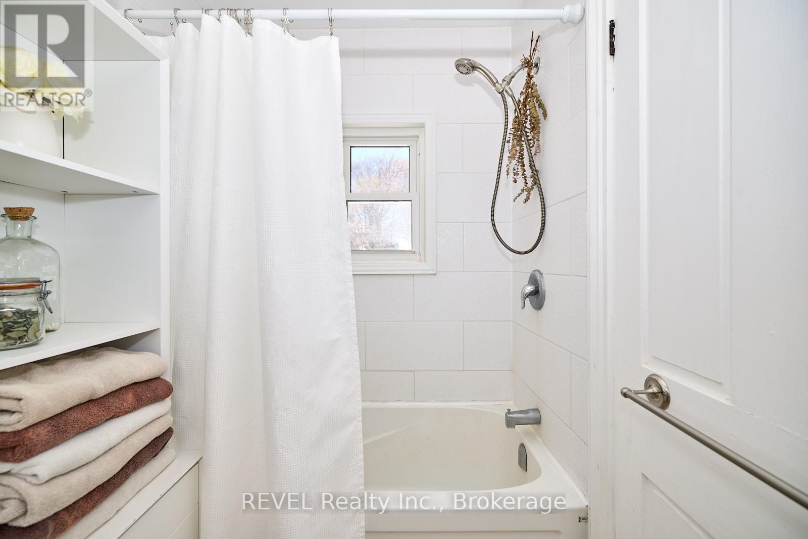 Photo 20 of 1819 Balfour Street, Pelham ON