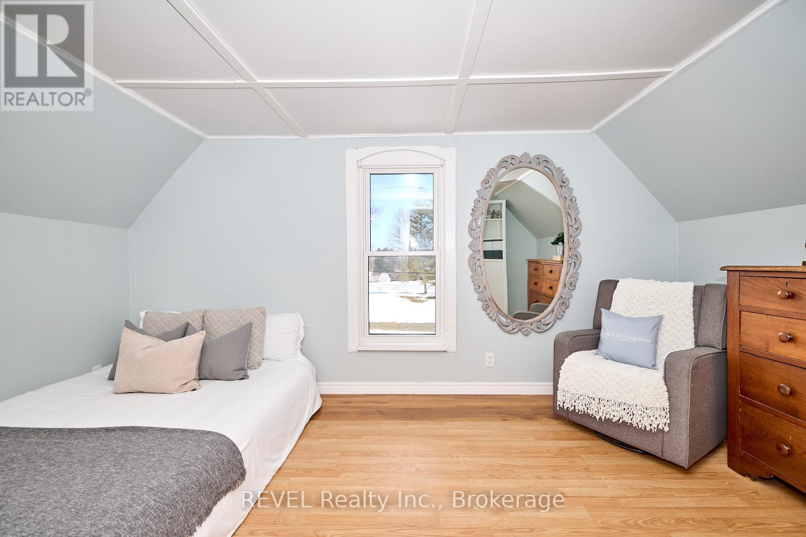 Photo 23 of 1819 Balfour Street, Pelham ON