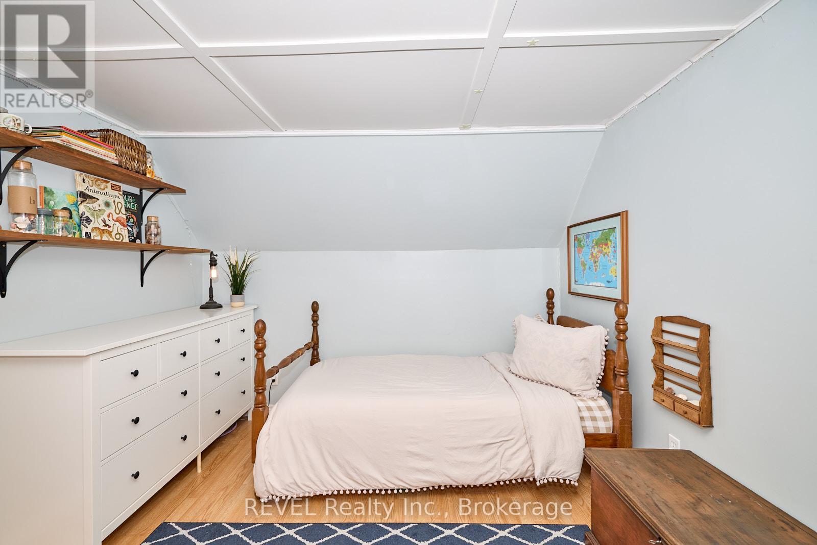 Photo 27 of 1819 Balfour Street, Pelham ON