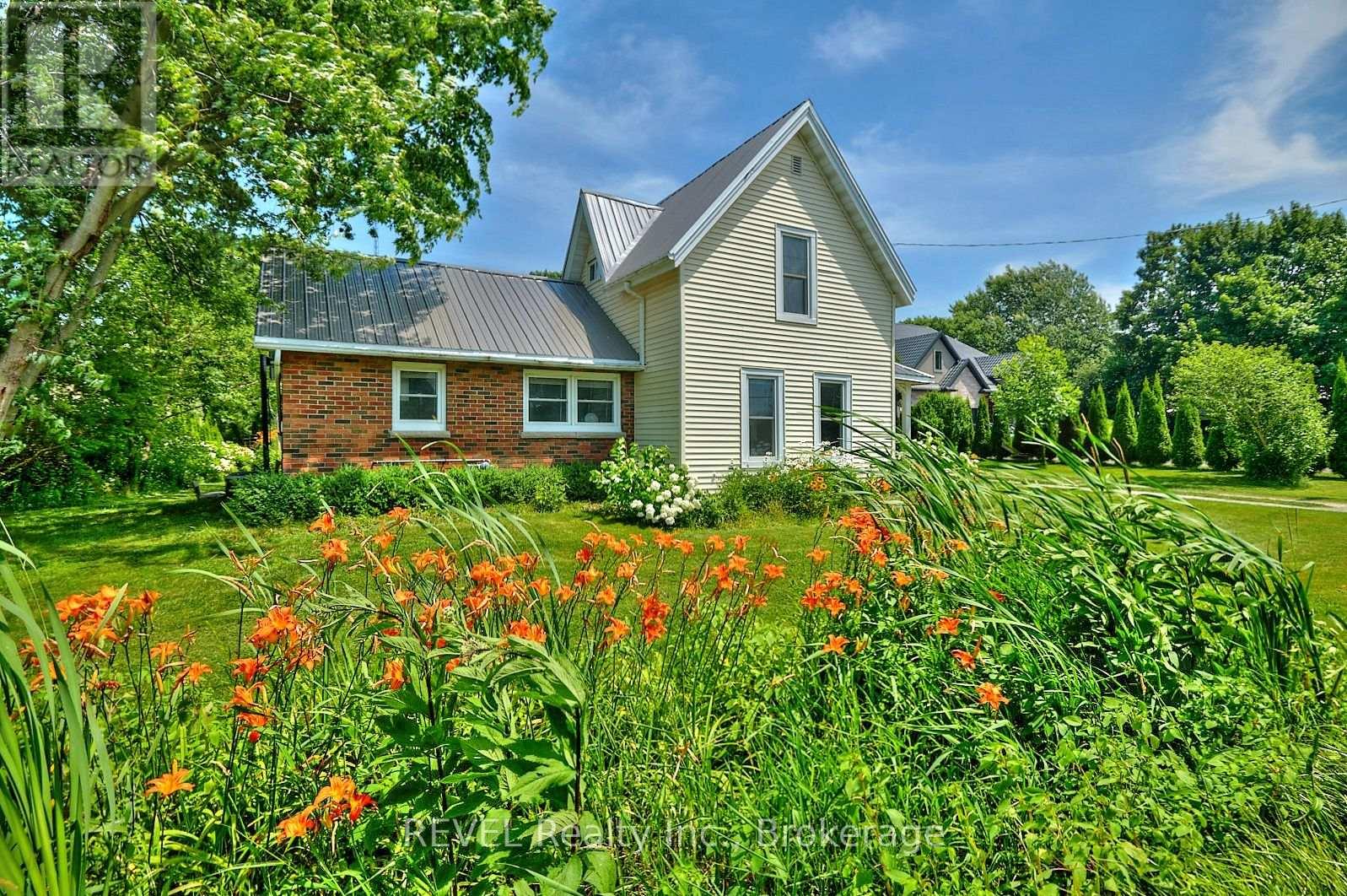 Photo 4 of 1819 Balfour Street, Pelham ON