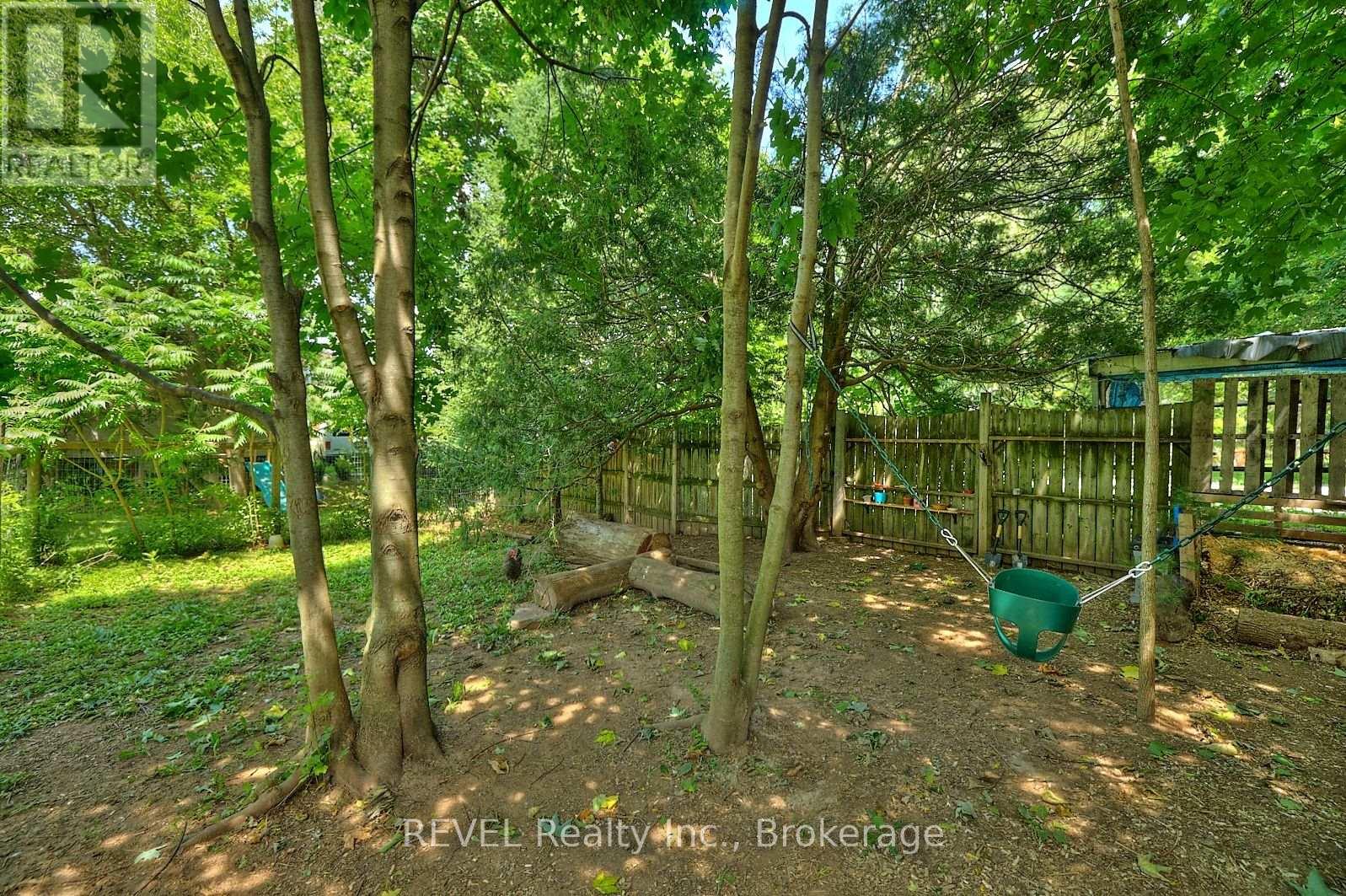 Photo 40 of 1819 Balfour Street, Pelham ON