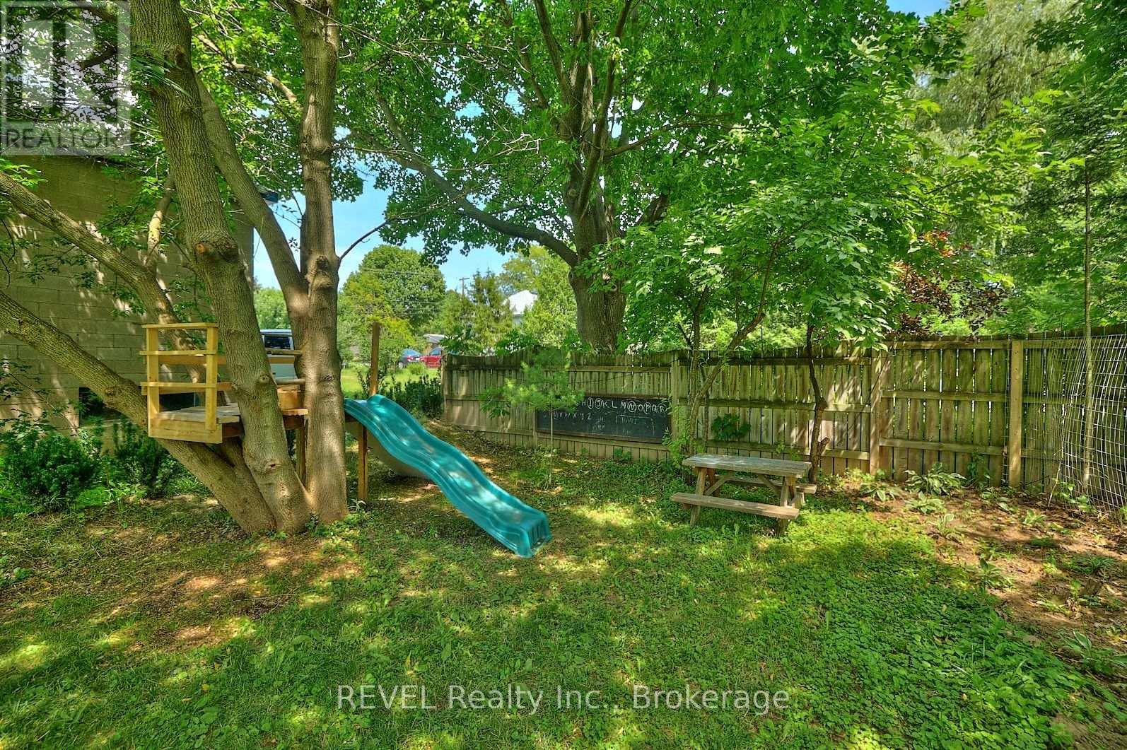 Photo 42 of 1819 Balfour Street, Pelham ON