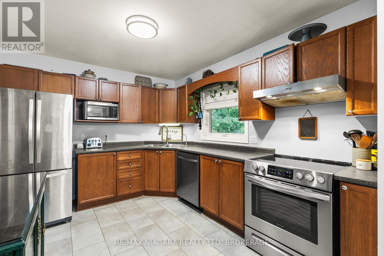 Photo 10 of 3940 Farr Avenue, Fort Erie ON