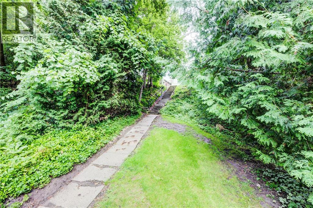 Photo 4 of 377 River Road, Cambridge ON