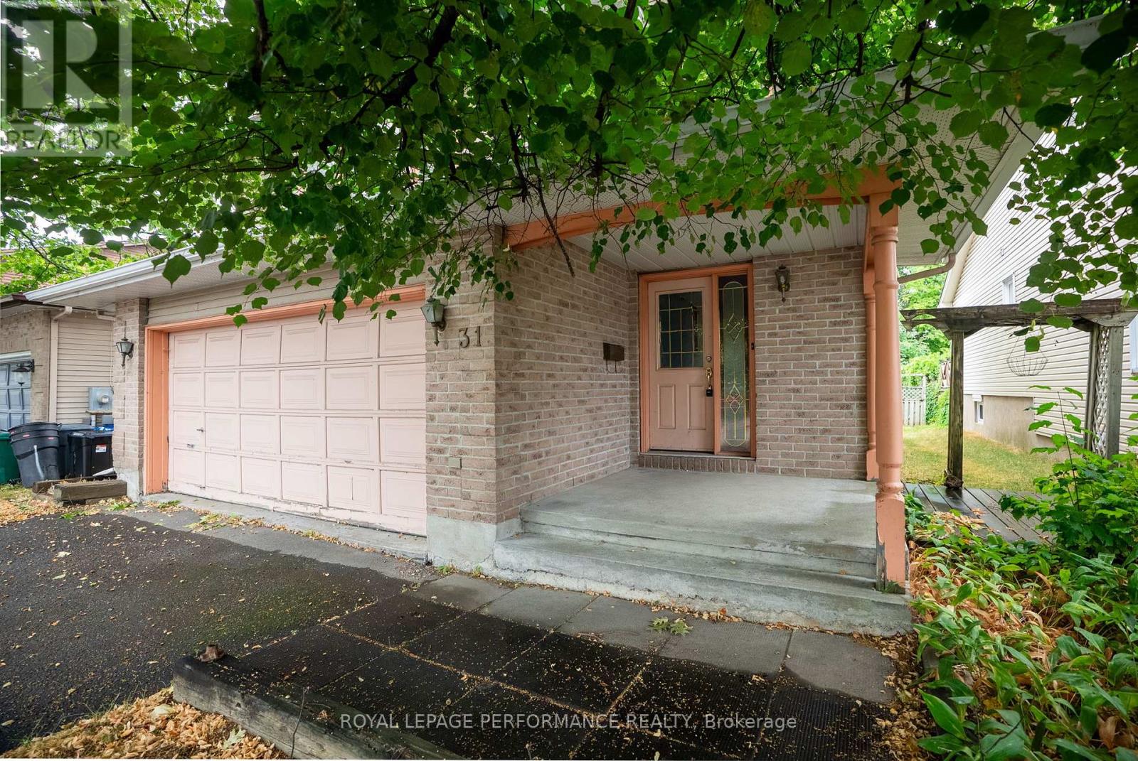 Photo 3 of 31 Willow Glen Drive, Ottawa ON