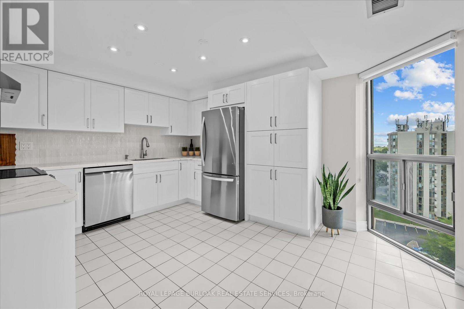 Photo 18 of 1107 5090 Pinedale Avenue, Burlington ON