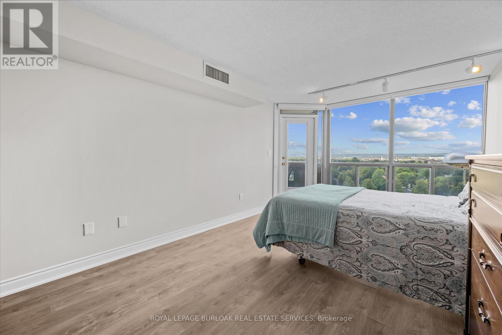 Photo 30 of 1107 5090 Pinedale Avenue, Burlington ON