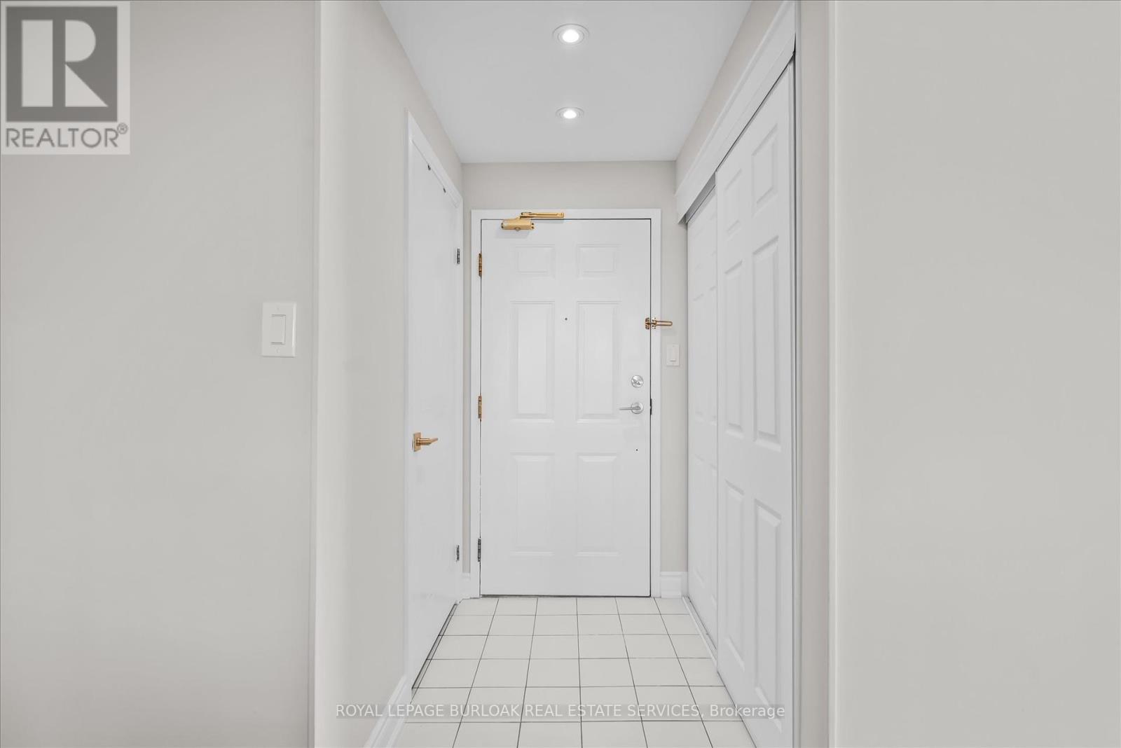 Photo 4 of 1107 5090 Pinedale Avenue, Burlington ON