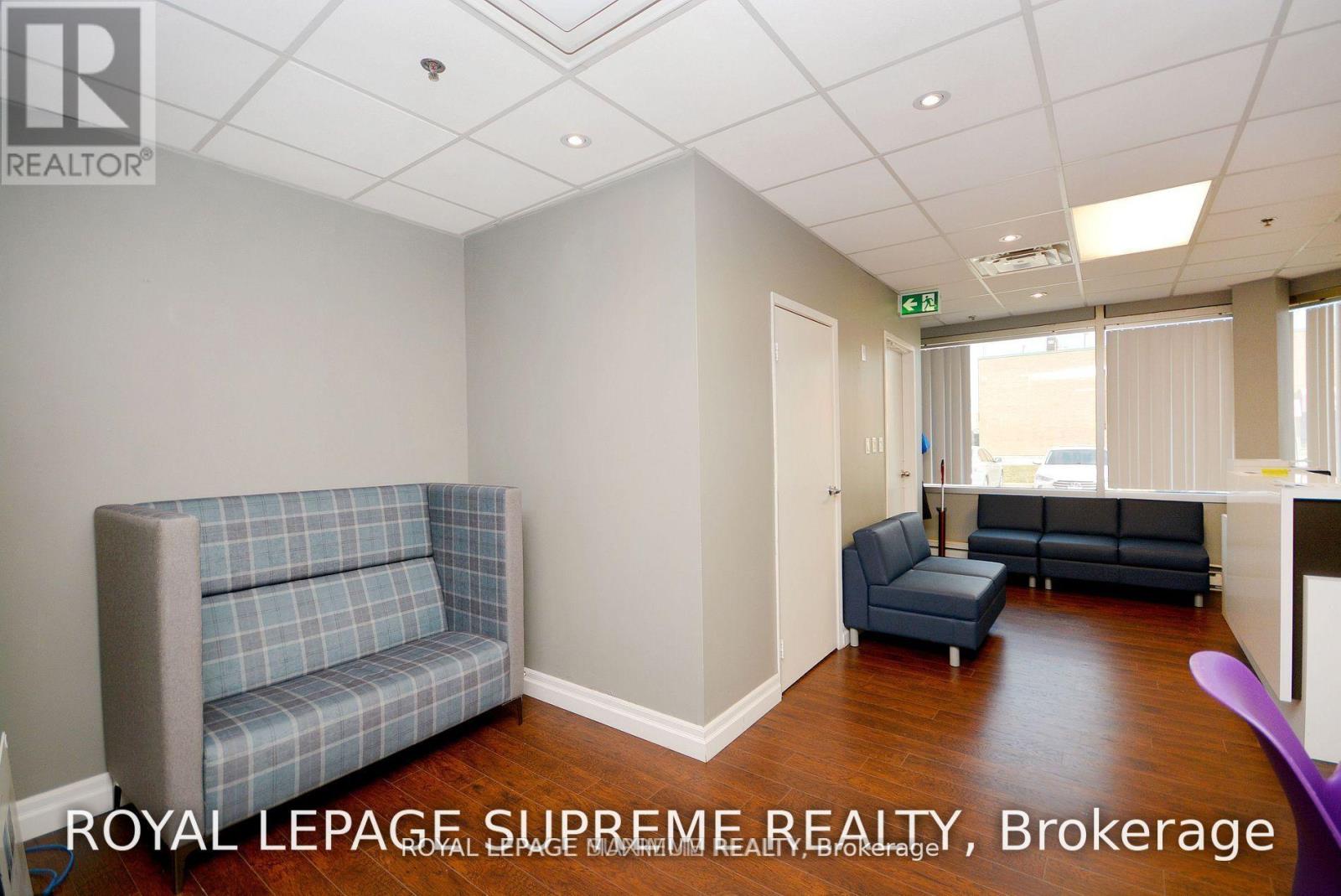 Photo 13 of 45 2355 Derry Road E, Mississauga ON
