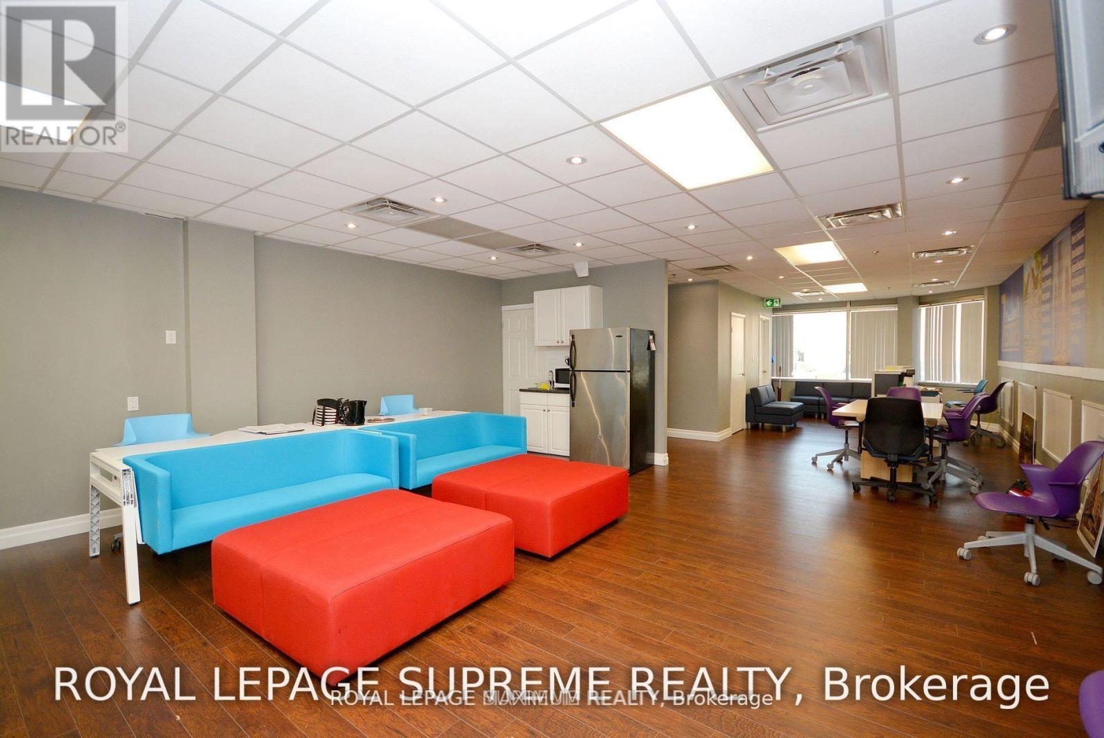 Photo 15 of 45 2355 Derry Road E, Mississauga ON