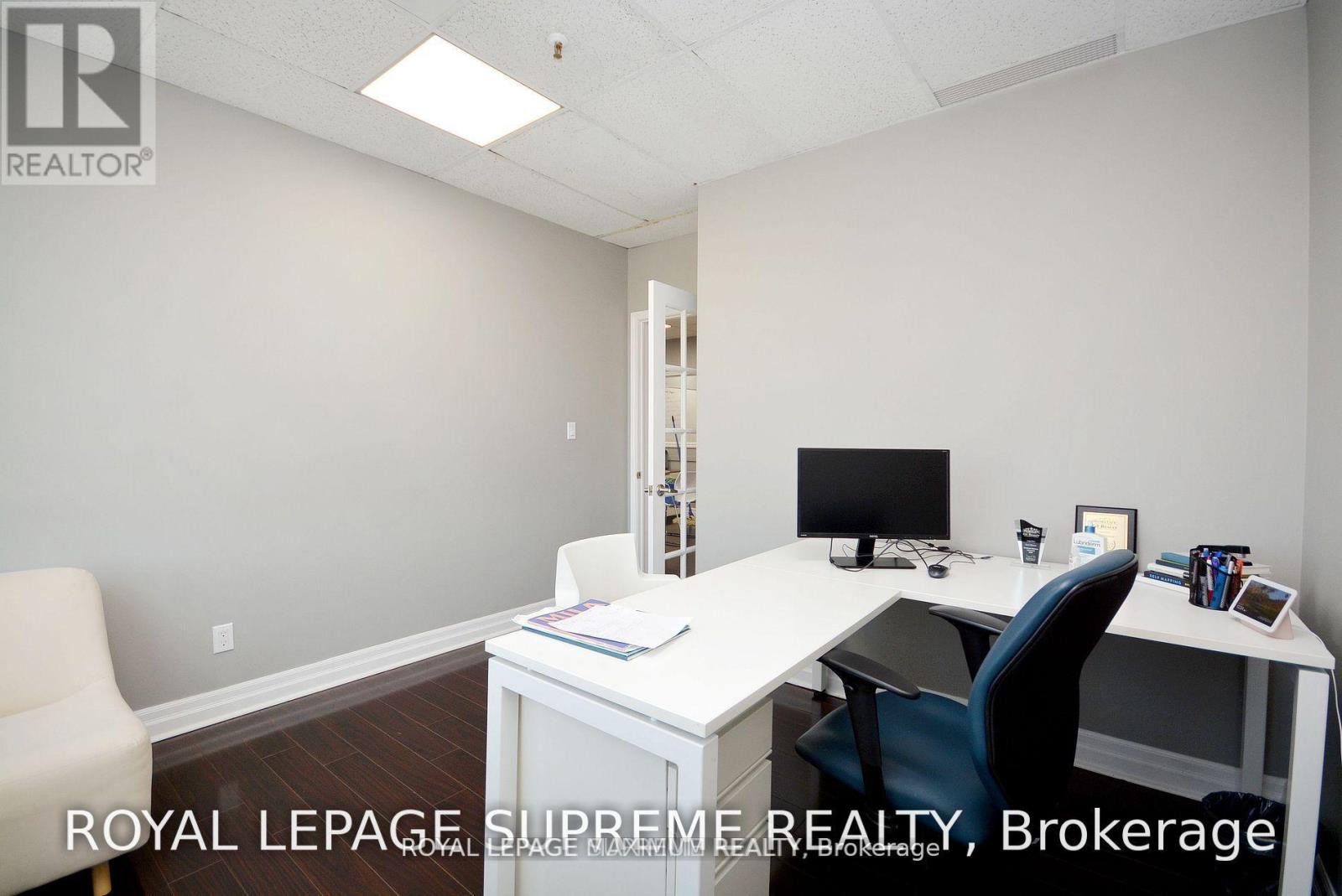 Photo 26 of 45 2355 Derry Road E, Mississauga ON