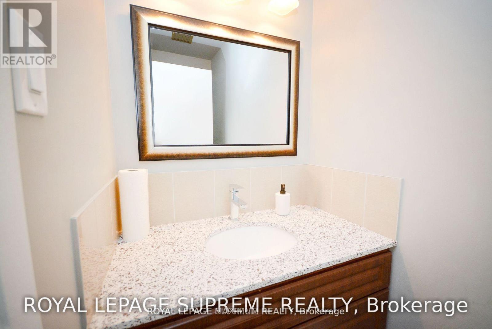 Photo 36 of 45 2355 Derry Road E, Mississauga ON