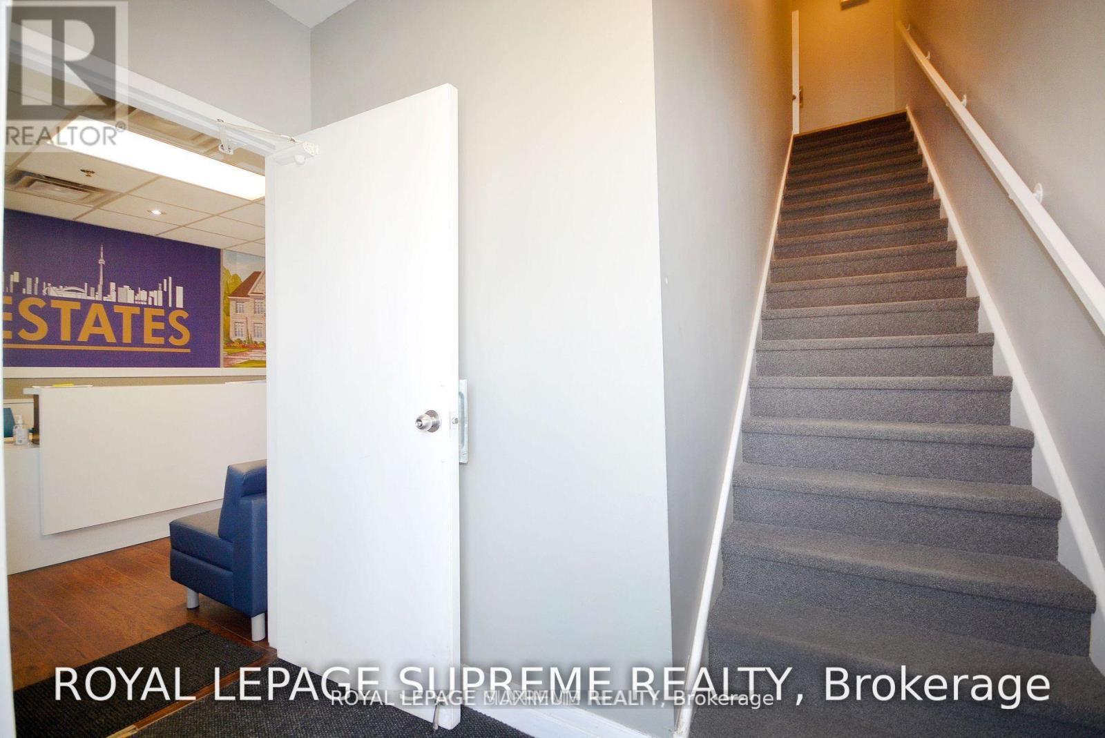 Photo 5 of 45 2355 Derry Road E, Mississauga ON