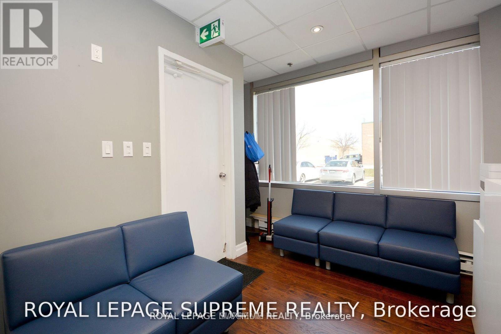 Photo 6 of 45 2355 Derry Road E, Mississauga ON