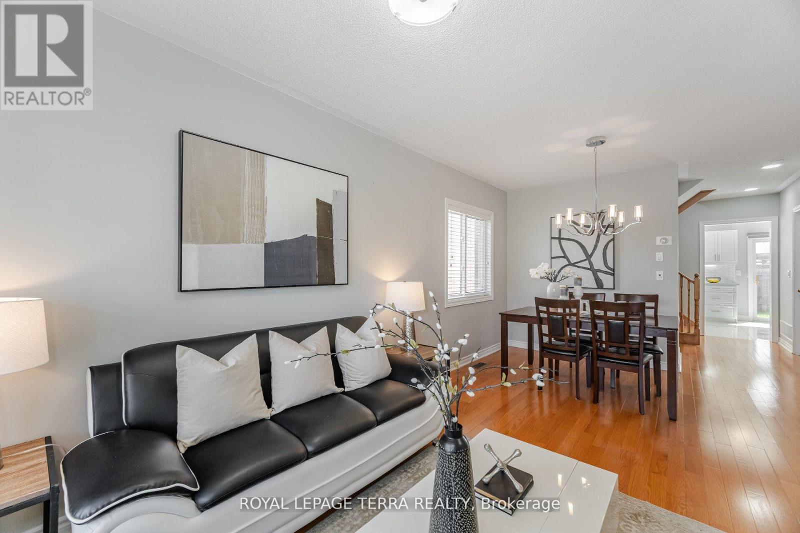 Photo 10 of 19 Valleypark Crescent, Brampton ON