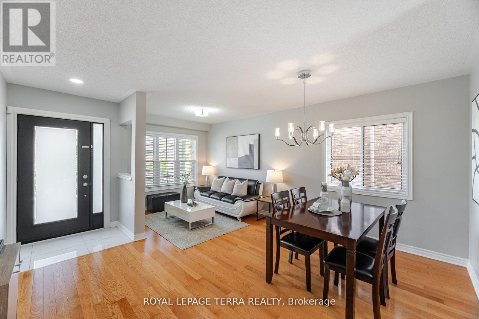 Photo 12 of 19 Valleypark Crescent, Brampton ON