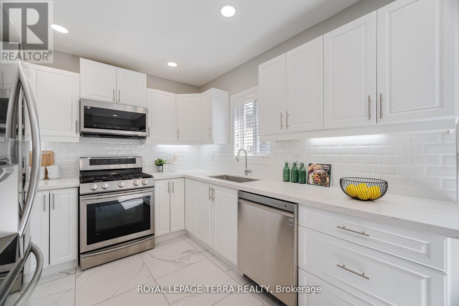 Photo 16 of 19 Valleypark Crescent, Brampton ON