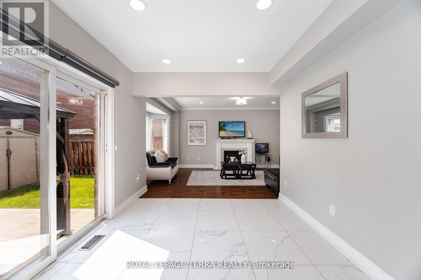 Photo 21 of 19 Valleypark Crescent, Brampton ON
