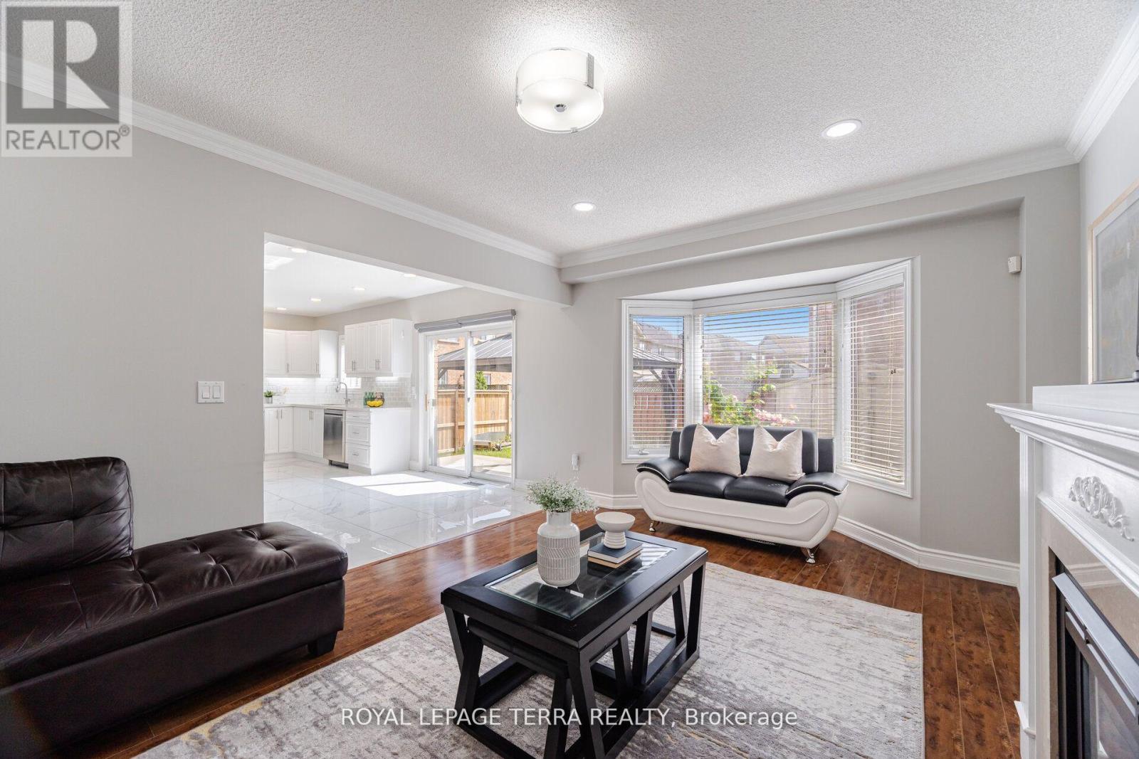 Photo 25 of 19 Valleypark Crescent, Brampton ON
