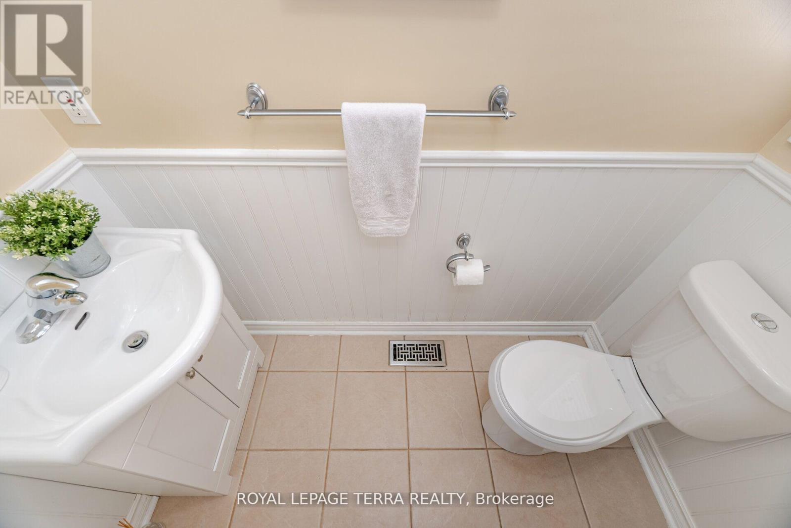 Photo 26 of 19 Valleypark Crescent, Brampton ON