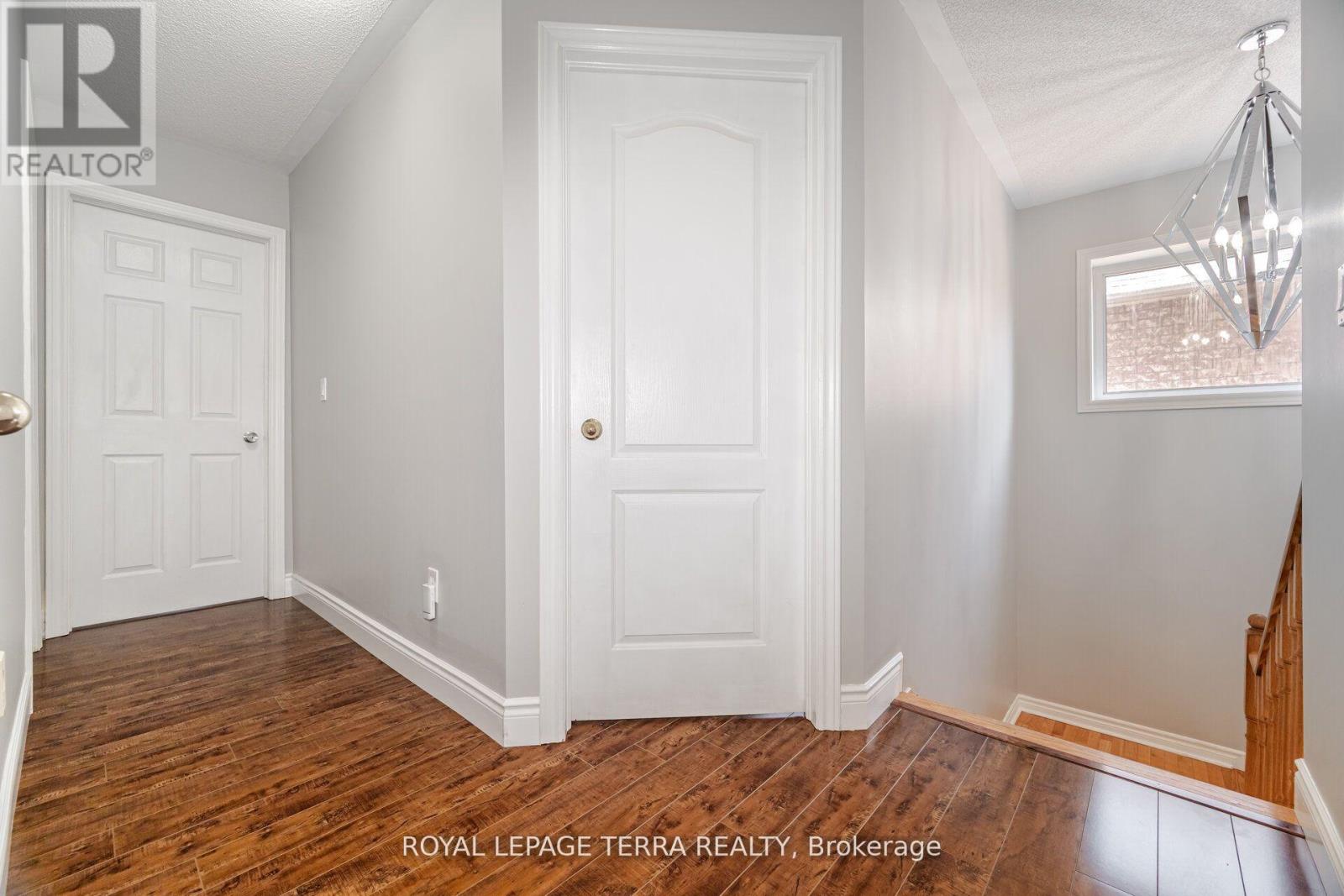 Photo 28 of 19 Valleypark Crescent, Brampton ON