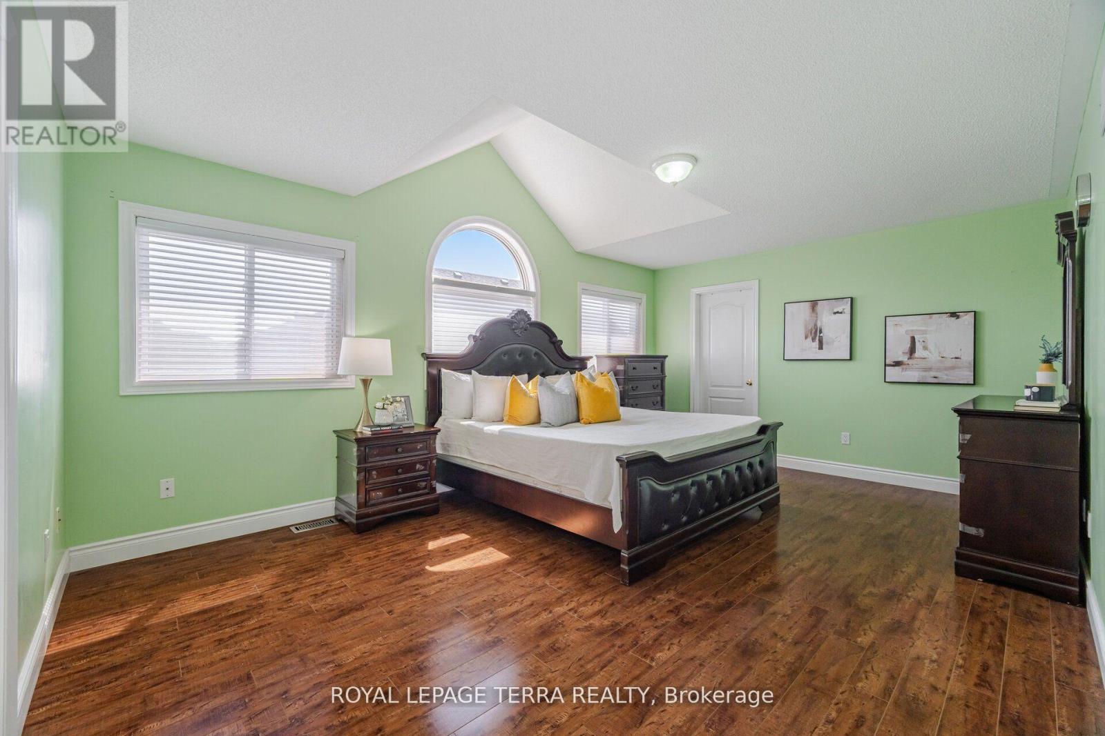 Photo 29 of 19 Valleypark Crescent, Brampton ON
