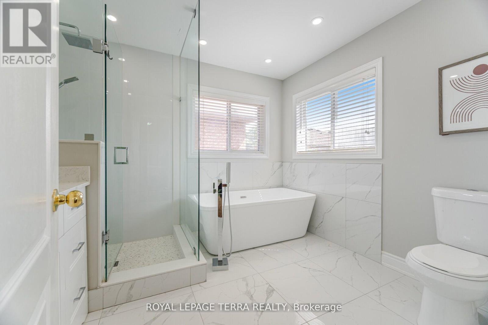 Photo 33 of 19 Valleypark Crescent, Brampton ON