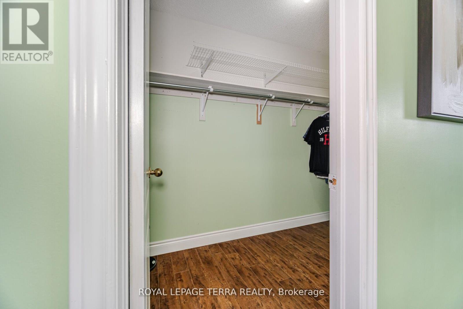 Photo 34 of 19 Valleypark Crescent, Brampton ON