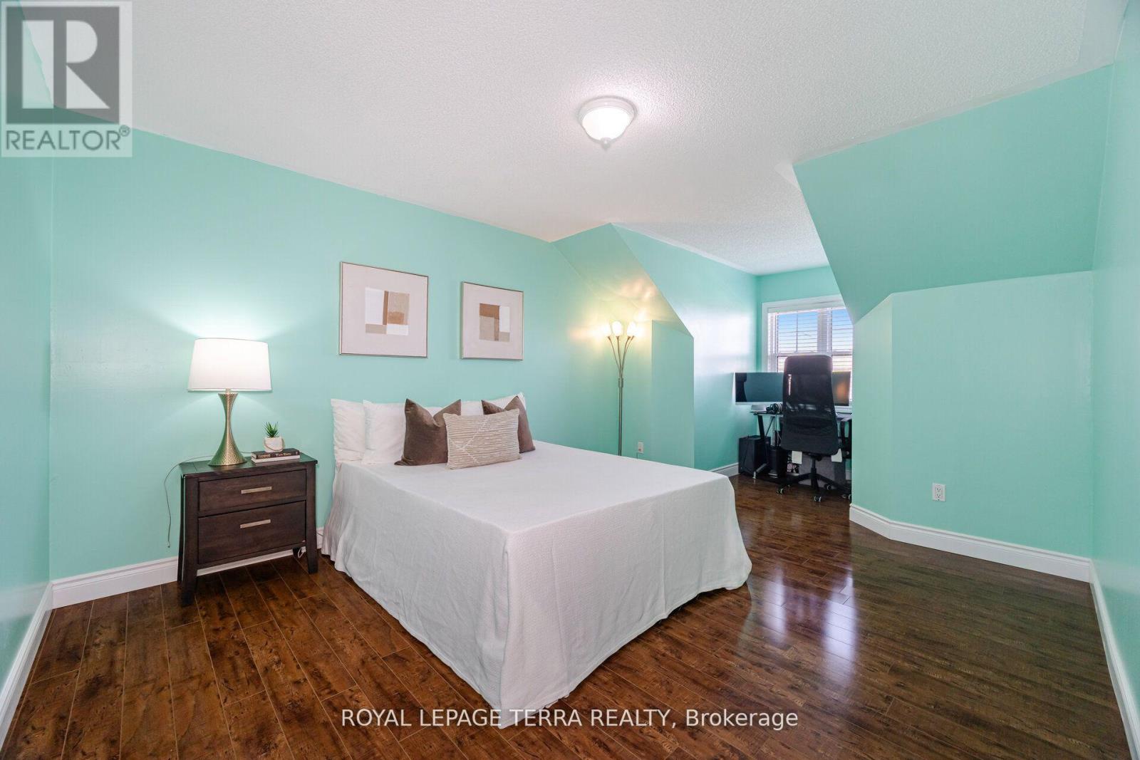 Photo 35 of 19 Valleypark Crescent, Brampton ON