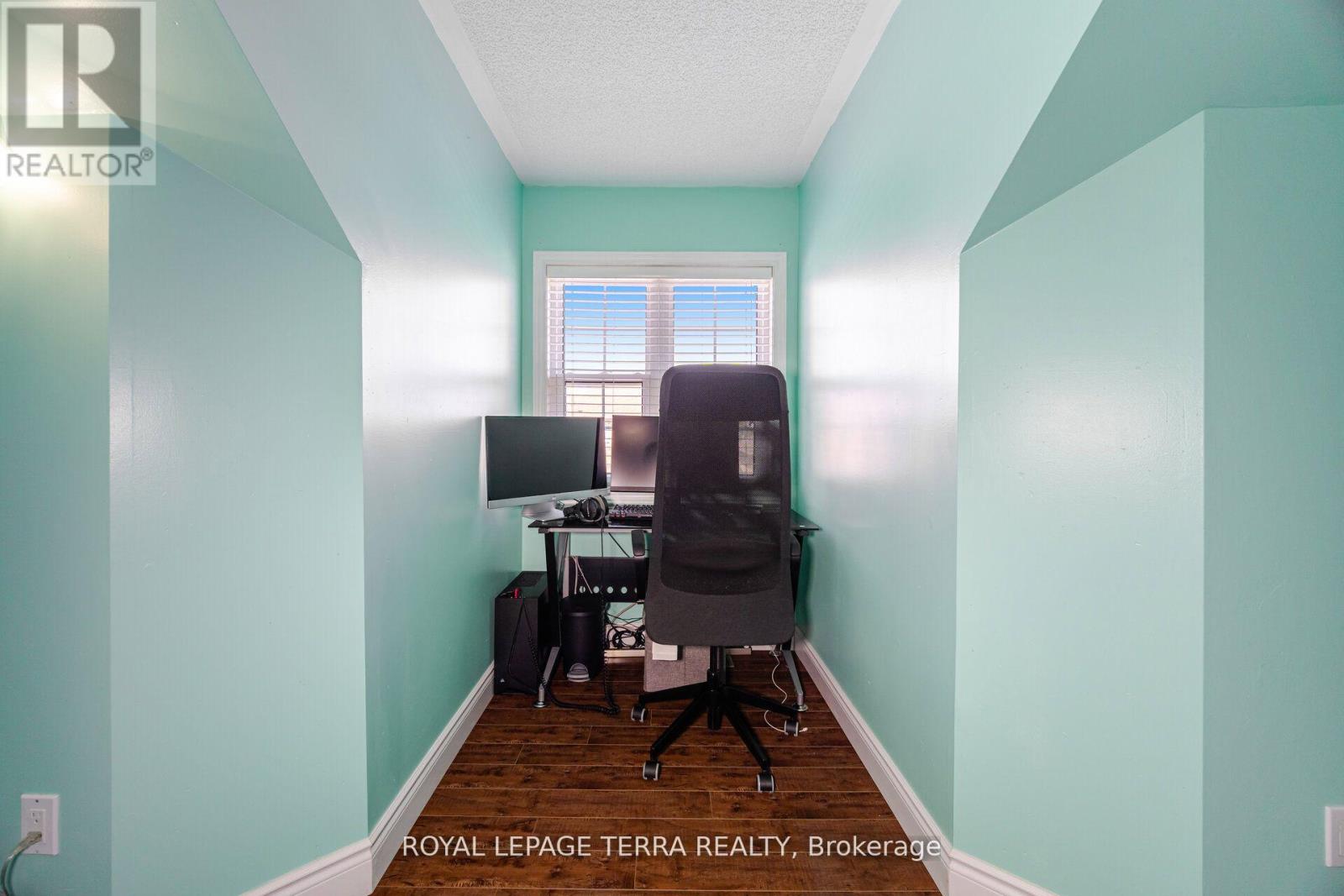 Photo 36 of 19 Valleypark Crescent, Brampton ON