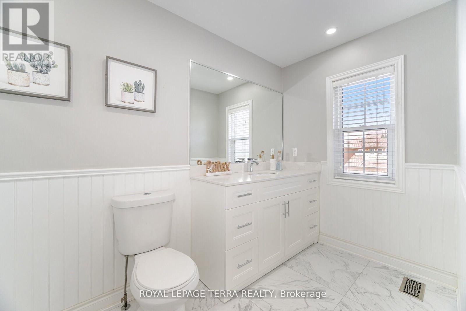 Photo 41 of 19 Valleypark Crescent, Brampton ON