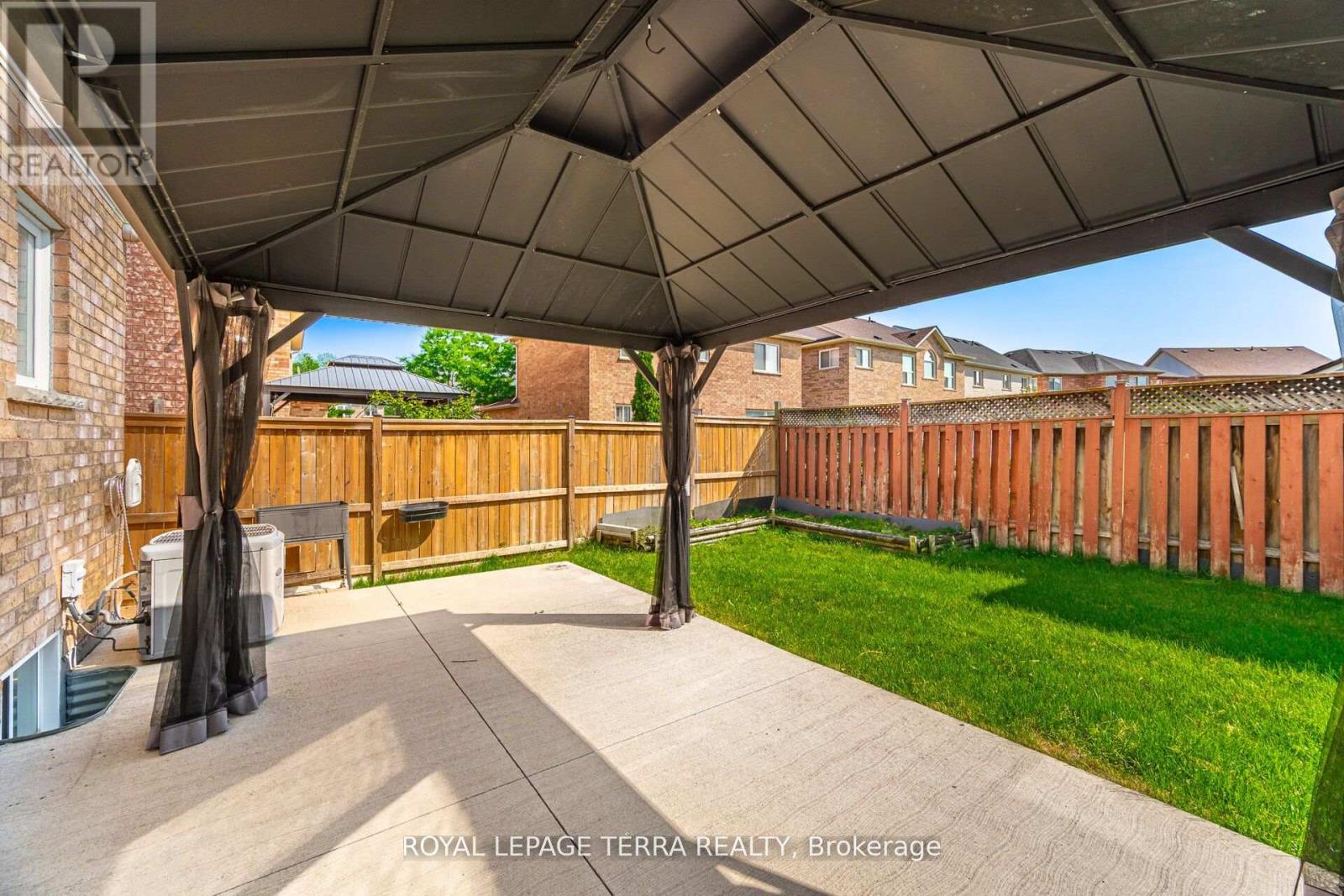Photo 46 of 19 Valleypark Crescent, Brampton ON