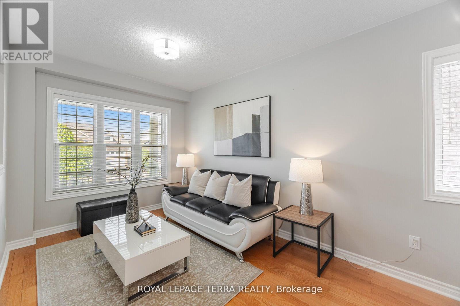 Photo 9 of 19 Valleypark Crescent, Brampton ON