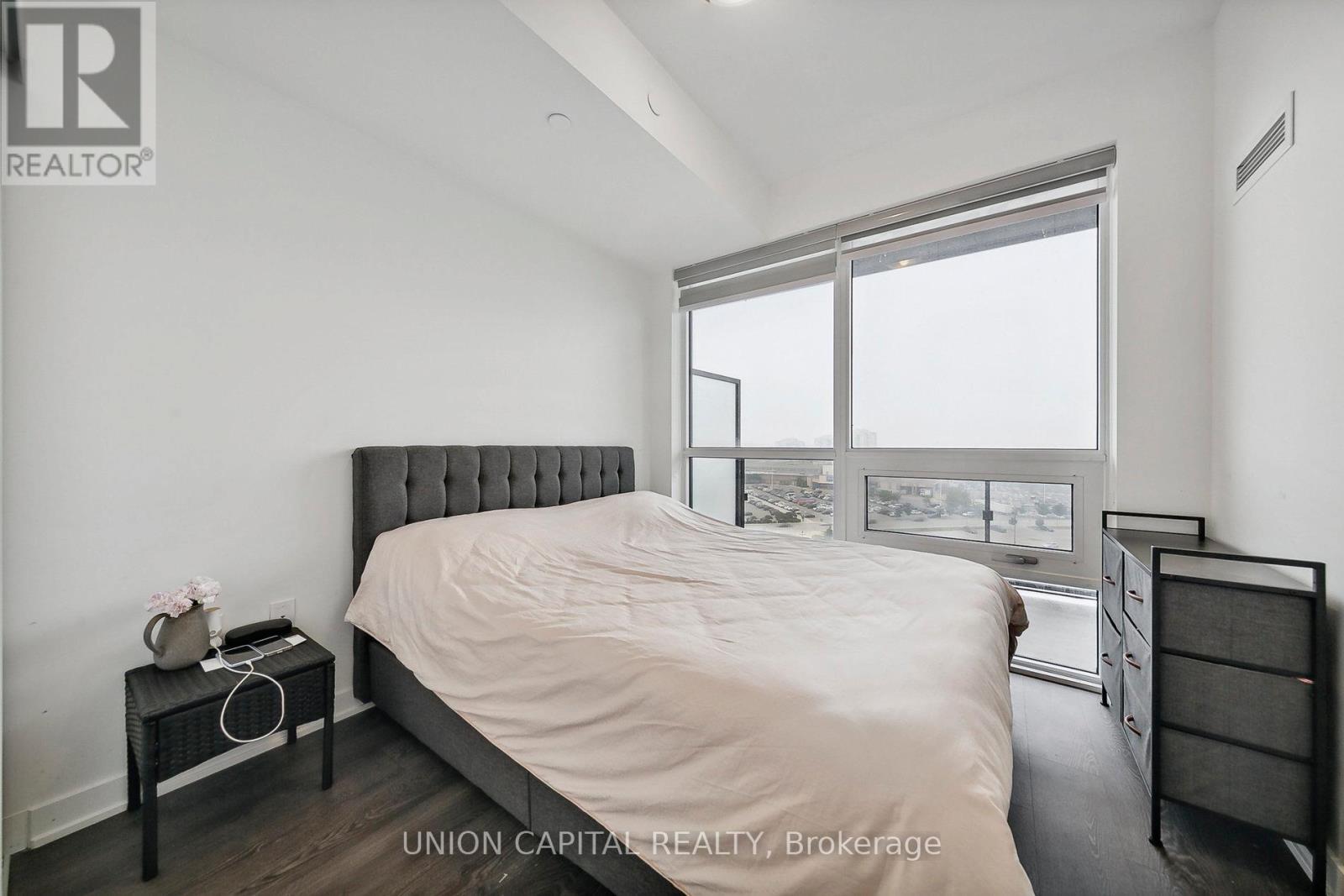 Photo 10 of 4699 Glen Erin Drive, Mississauga ON