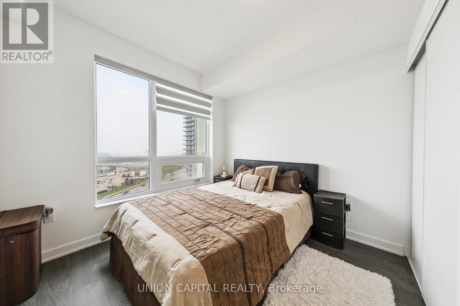 Photo 11 of 4699 Glen Erin Drive, Mississauga ON