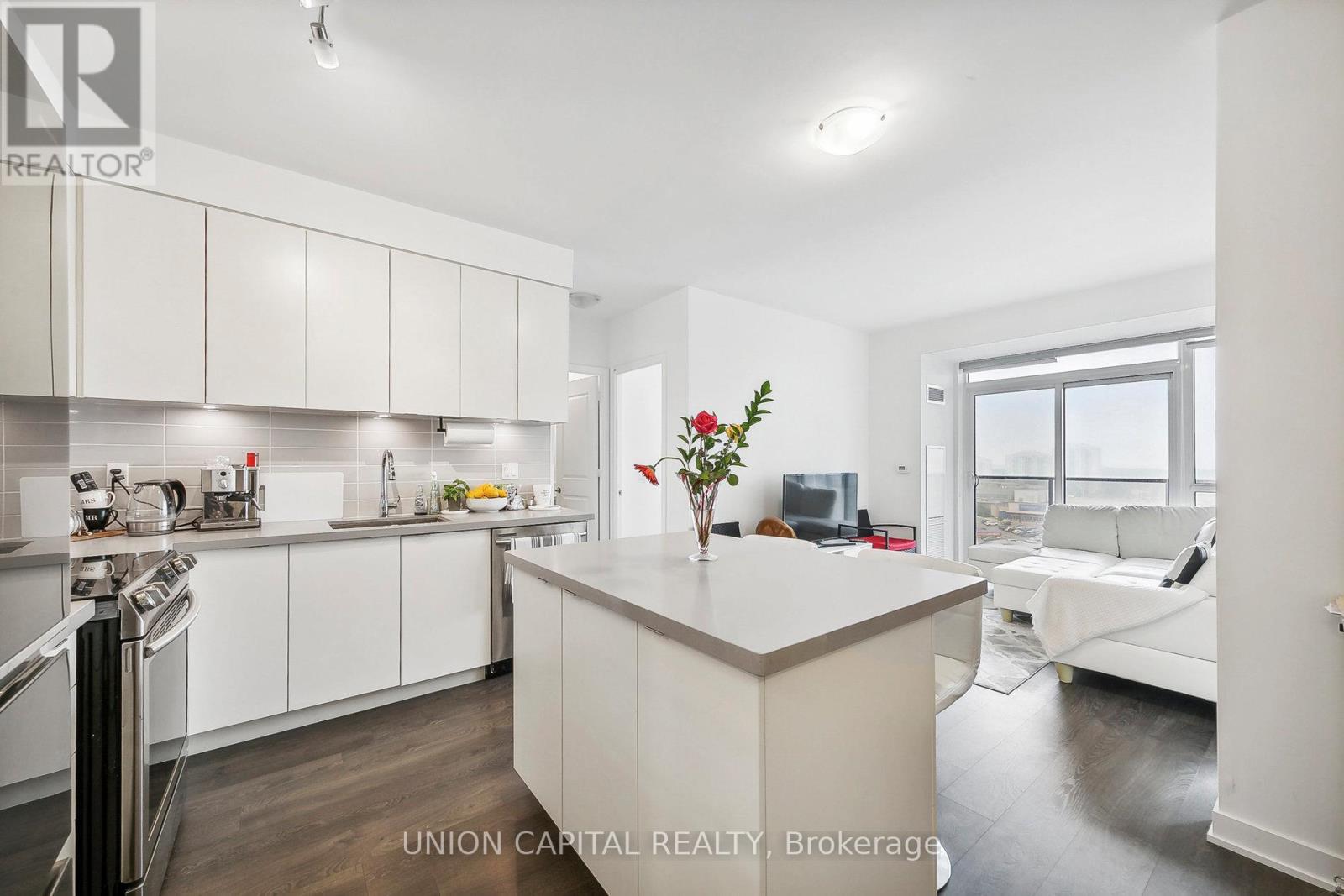 Photo 4 of 4699 Glen Erin Drive, Mississauga ON