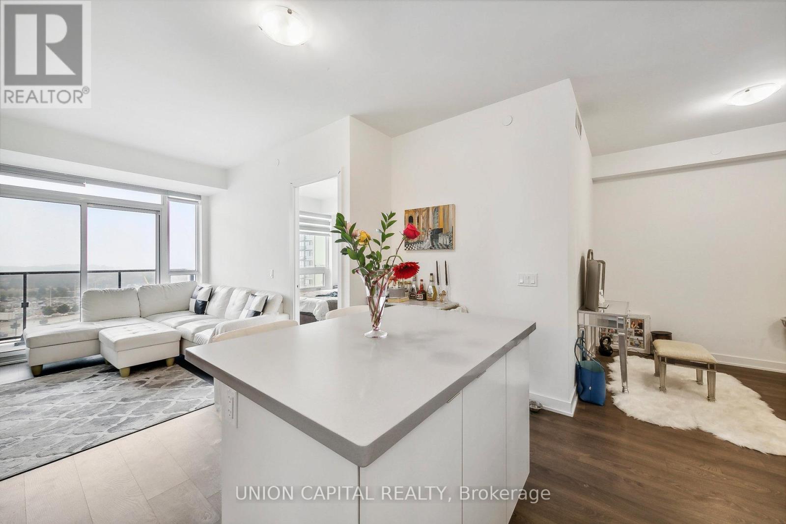 Photo 5 of 4699 Glen Erin Drive, Mississauga ON