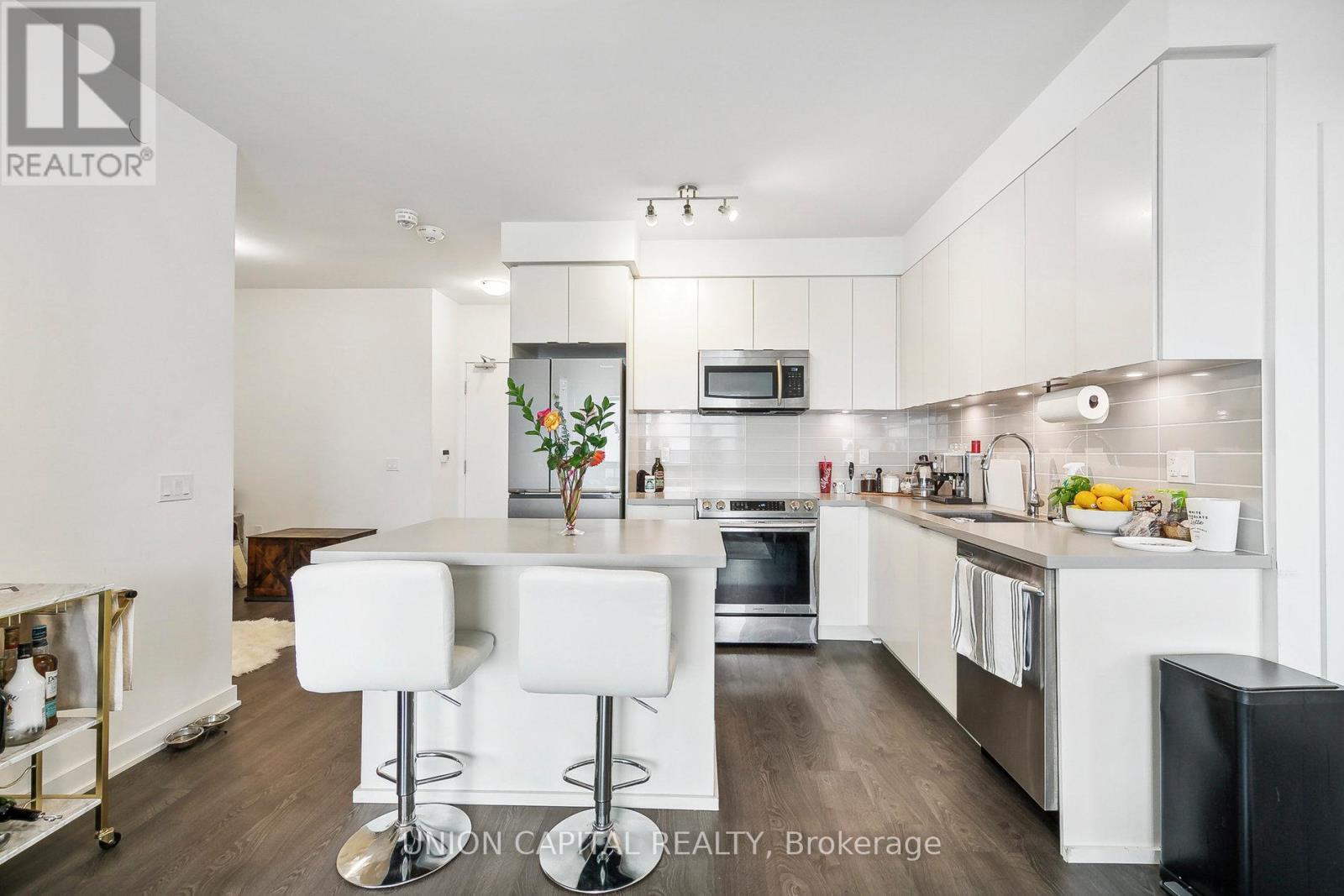 Photo 7 of 4699 Glen Erin Drive, Mississauga ON
