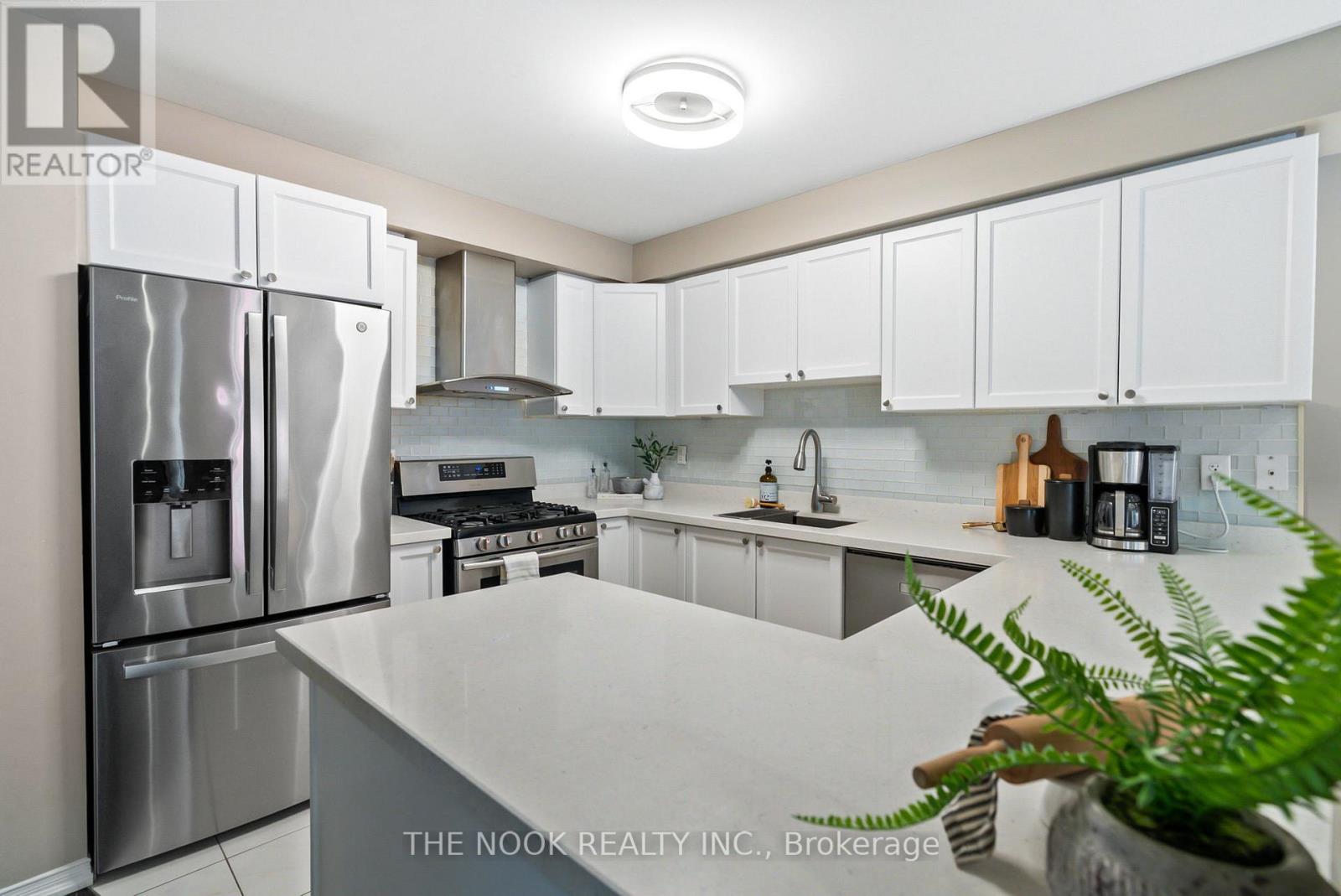 Photo 8 of 10 Edison Way, Whitby ON