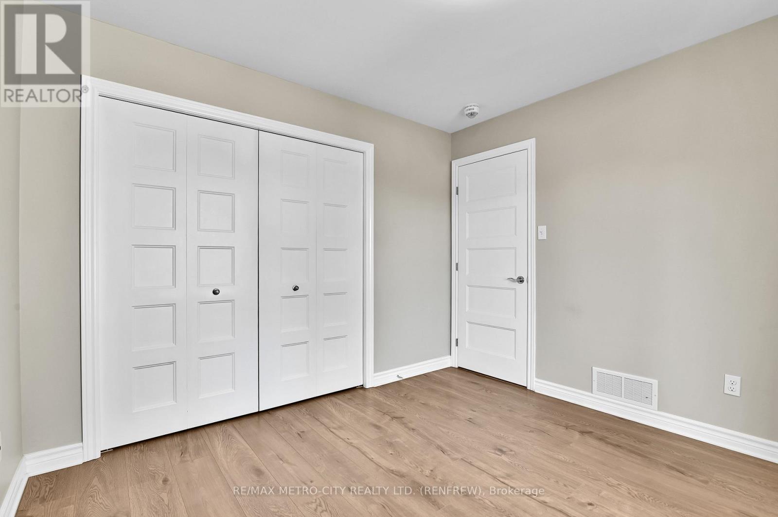 Photo 20 of 35 Otteridge Drive, Renfrew ON