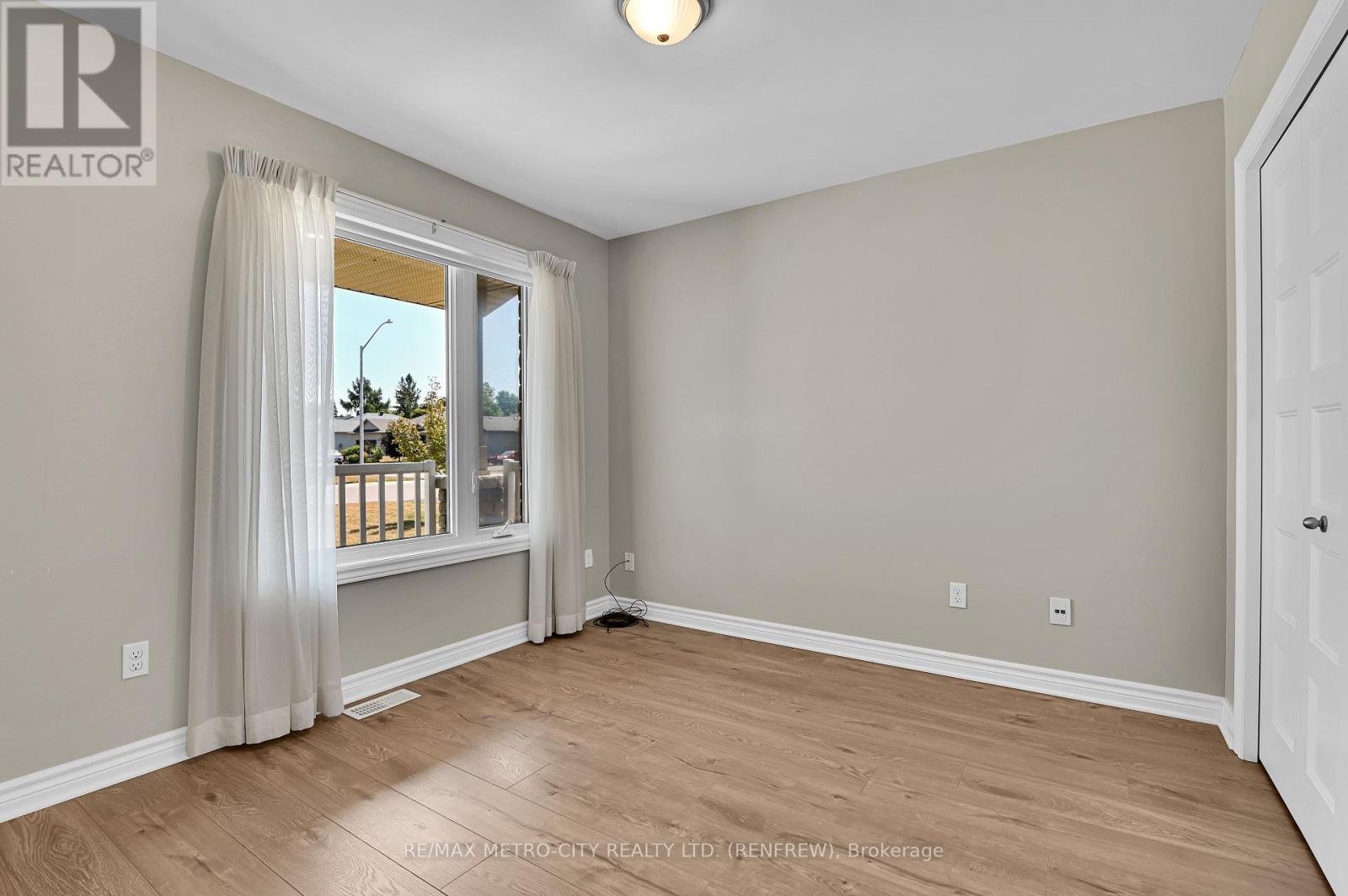 Photo 17 of 35 Otteridge Drive, Renfrew ON