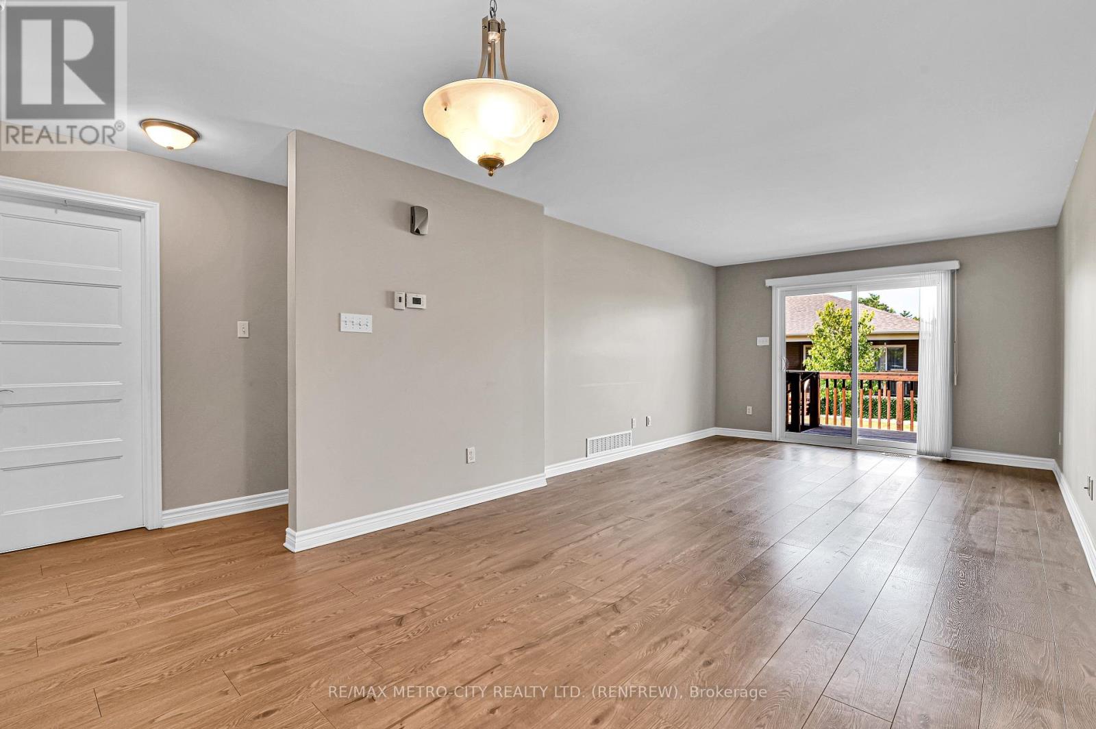 Photo 13 of 35 Otteridge Drive, Renfrew ON