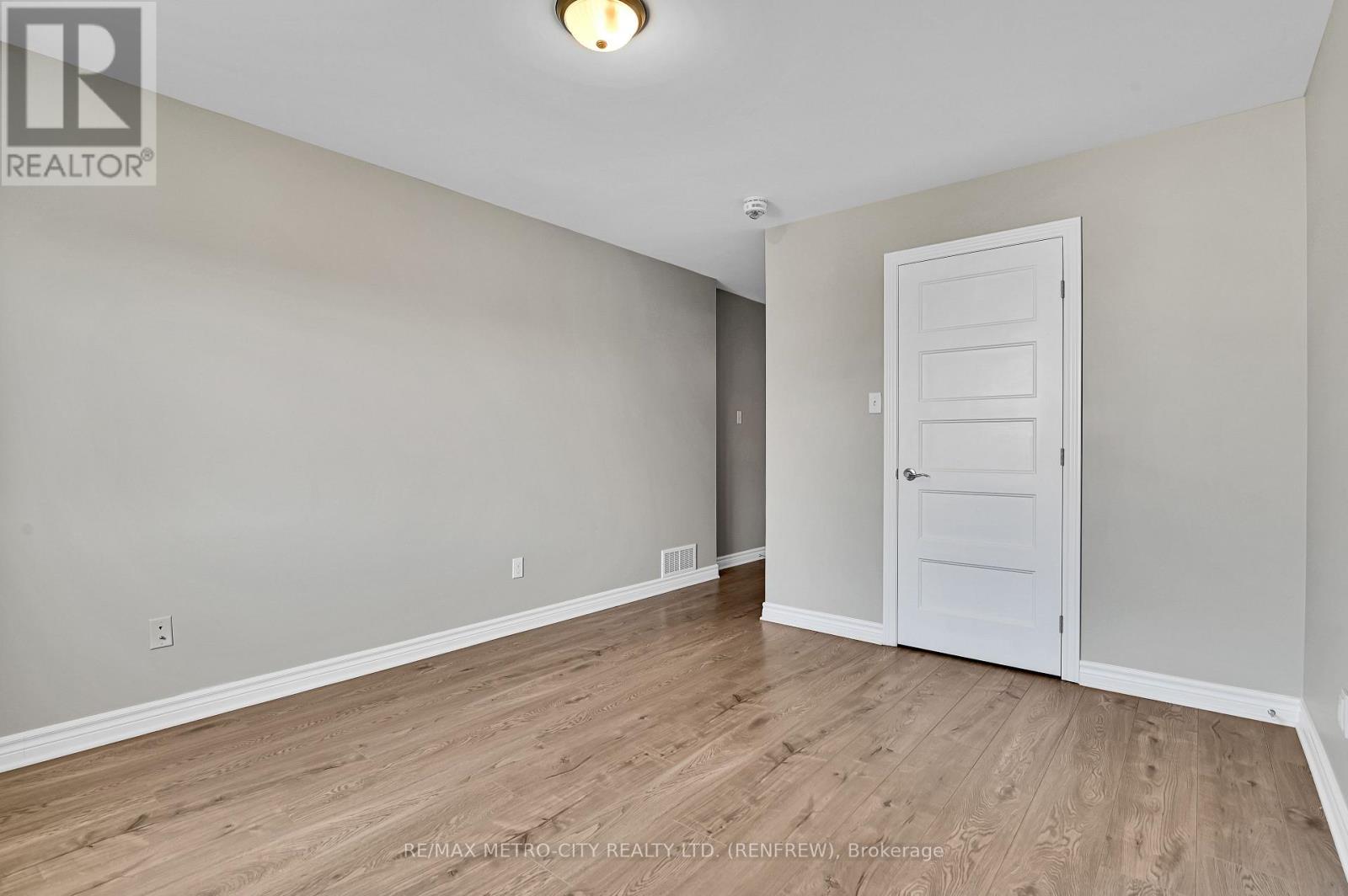 Photo 26 of 35 Otteridge Drive, Renfrew ON