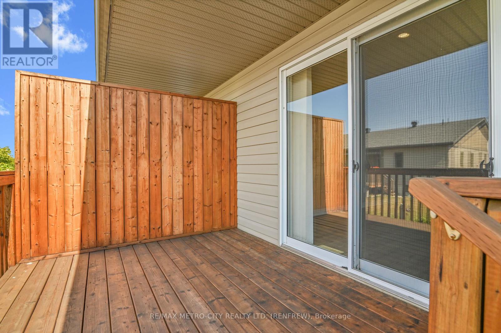Photo 32 of 35 Otteridge Drive, Renfrew ON
