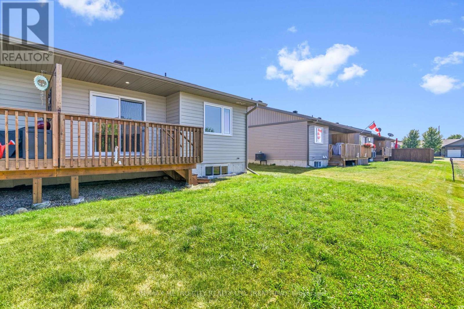 Photo 37 of 35 Otteridge Drive, Renfrew ON